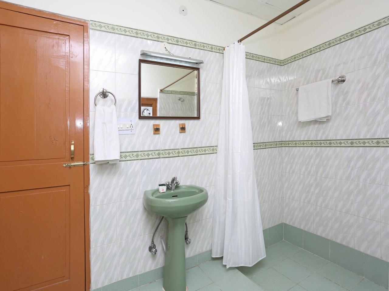 Oyo 7138 Acharya Cottage Manāli Екстериор снимка