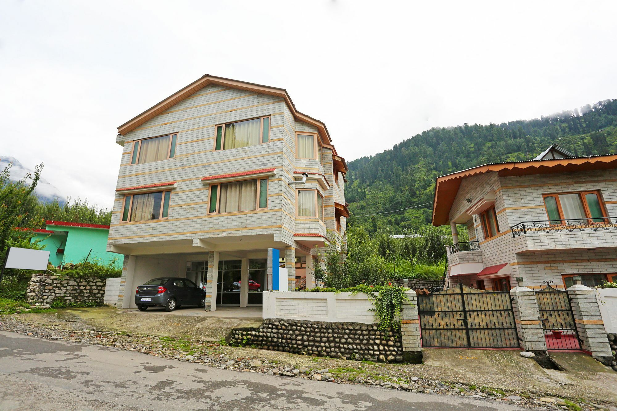 Oyo 7138 Acharya Cottage Manāli Екстериор снимка